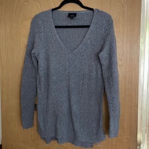 Light longer sweater, great over leggings!